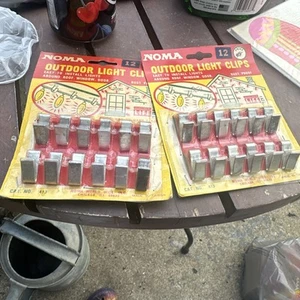 NOS Vintage NOMA No. 413 Outdoor Christmas Light Clips Pk of 12 Metal- Lot 2 - Picture 1 of 3