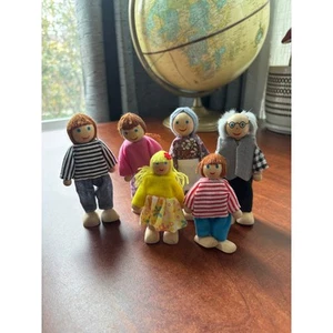 Wooden family figurines - set of 6 - Picture 1 of 7