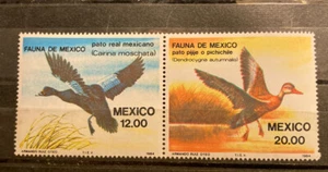 Mexico: Lot of Se-tenant Strip Of 2 MNH Aquatic Birds. Lot #10-032003 - Picture 1 of 1