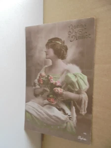 Künst.AKBonne Annee Hüb.Frau,Haarb.,schönes Kleid,Pelz,Rosen,Ringe gel.7.9.14 - Bild 1 von 5