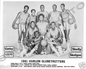 1981 HARLEM GLOBETROTTERS 8X10 TEAM PHOTO - Picture 1 of 1