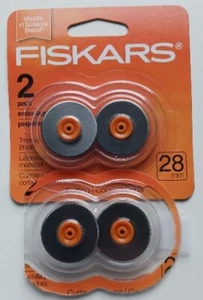 New Lot of 4 Blades Fiskars Rotary Cutter Blade Refills F 28mm 2/Pkg Sew Quilt - Picture 1 of 2