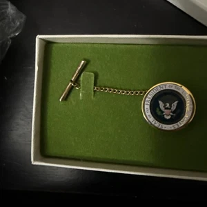 Seal Of The President United States NOS Tie Tack Presidential US USA America - Picture 1 of 2