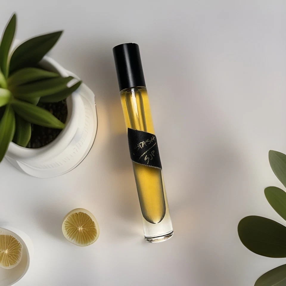 STASH SJP Por Sarah Jessica Parker Eau De Parfum Rollerball 0.34 Fl Oz, Como En la Imagen Foto 1 de 4