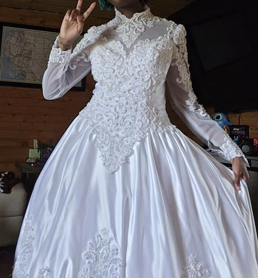 Luxury Crystal Sparkle Wedding Dress with Train Bridal Very Gorgeous - Image 1 of 4