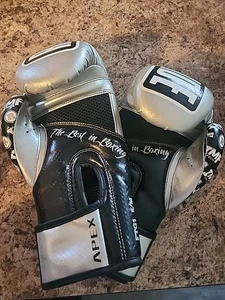 Ringside Apex Boxing Gloves S/M - Picture 1 of 2