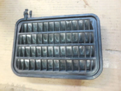 1994 - 2006 Mercedes C CL CLK E S Class Quarter Panel pressure Air Vent - Image 1 of 2