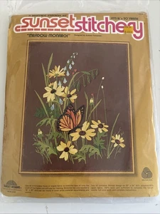 Kit ricamo monarca prato cucitura tramonto 1979 vintage farfalla 16x20 NOS - Foto 1 di 7