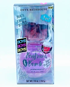 Onyx Badehaus Boyfriend Badebombe mit stiellosem Weinglas Black Cherry Duft - Bild 1 von 8