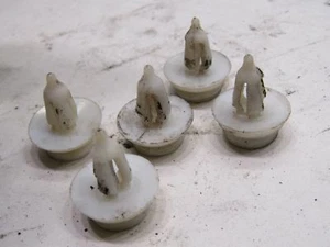 Jeep Grand Cherokee ZJ ZG 93-99 NS left front door card plugs clips x5 - Picture 1 of 3