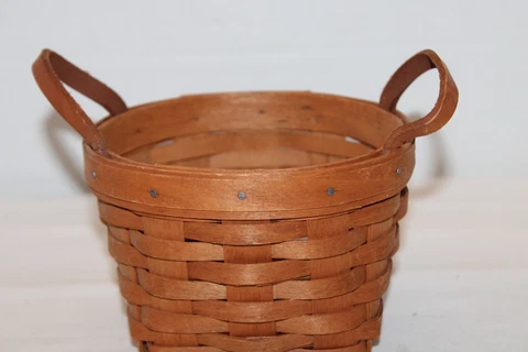 LONGABERGER LAUREL BOOKING BASKET,   1991 Cover