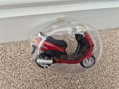 NEW 1/18 PEUGEOT ELYSEO 125 DIECAST TOY MOTORBIKE BIKE MOTORCYCLE MODEL - Image 1 of 3