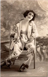oo Retro Elegancia atemporal Francesa Mujer Desnuda Original Años 1910-1920 Foto Postal - Imagen 1 de 2