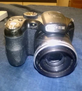 Cámara digital Fujifilm FinePix S Series S1800 12,2 MP - negra de propiedad anterior - Imagen 1 de 5
