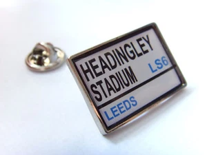 LEEDS RHINOS STADIUM ROAD STREET SIGN LAPEL PIN BADGE GIFT - Picture 1 of 1