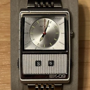 Nixon The Score SK-09 "To Revert" Silver Metal Counter Men's Analog Watch RUNS - Picture 1 of 9