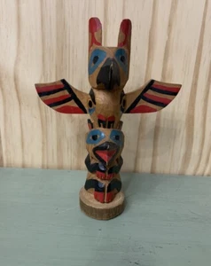 Tótem vintage de los primeros pueblos nativos americanos tallado en madera Manitoulin Canadá - Imagen 1 de 10