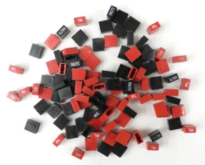 Gran lote de aprox. 60 Tapas Interruptor Consola, Grabadas AFL, PFL, MUTE, ST. AÑO - Imagen 1 de 1