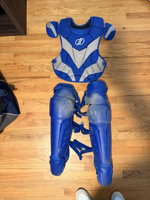 FORCE3 Defender HELMET CATCHER'S 套装 | 成人(16 岁以上)| MEETS NOCSAE — 第 1/4 张图片