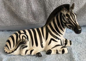 VINTAGE MCM PORZELLAN LIEGENDE ZEBRA FIGUR/STATUE MADE IN JAPAN - Bild 1 von 8