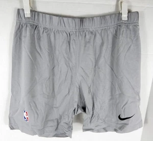 Pantalones cortos de compresión grises emitidos por el equipo de baloncesto de la NBA para hombre Nike XL 42S - Imagen 1 de 6
