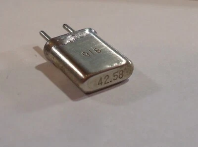 Cristal de escáner - 42,5800 MHz - 10,7 iF - 0,039 pines - Regency - HC-25/U Foto 1 de 2