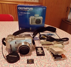 Olympus CAMEDIA C-750 4MP Ultra Zoom Digital Camera Outfit - Picture 1 of 15