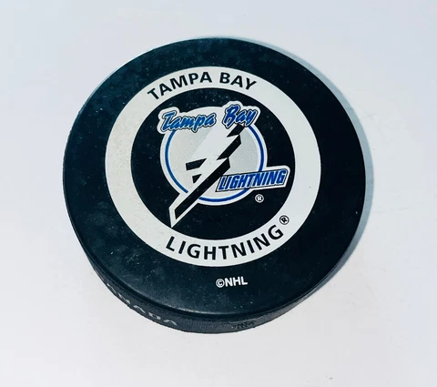 TAMPA BAY LIGHTNING NHL Official Game Hockey Puck In Glas Co #2 Cover