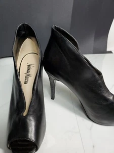 Neiman Marcus Black Leather 4" Heels Open toe Slip-On Shoes 5.5M - Picture 1 of 11