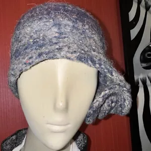Cappellino Scull abbellimento fiori lana di pecora - Foto 1 di 12