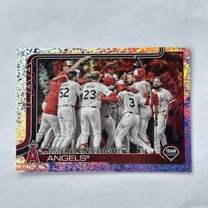 2025 Topps Series 1 - Los Angeles Angels #85 Holo Foil - Picture 1 of 2