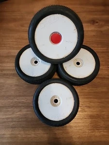 Pro-Line Blockade Pre-Mounted 1/8 Buggy Tires (S3)(White) (4pcs) PRO9039233 Used - Picture 1 of 7