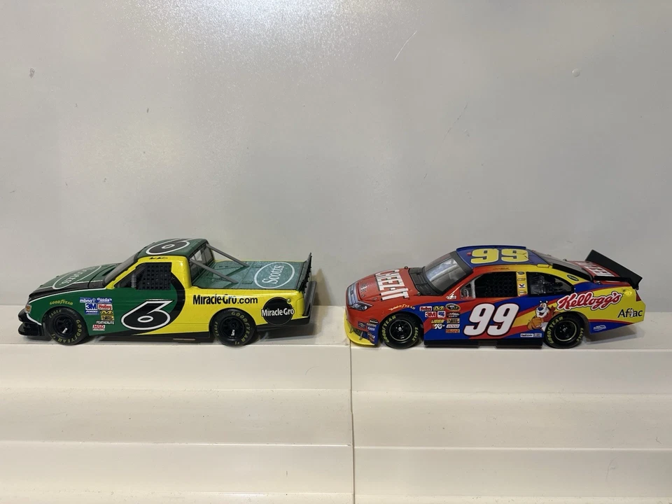 2010 Carl Edwards #99 Cheez It & 2006 #6 Mark Martin Scotts Ford 1/24 diecast - Image 1 of 4