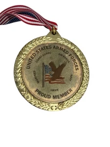 Rare Vintage United States Armed Forces Proud Member Medal W/US Flag Ribbon! - Bild 1 von 3