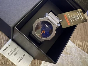 Reloj unisex de cuarzo gris CASIO G-SHOCK GA-2300-8AJF nuevo en caja - Imagen 1 de 4