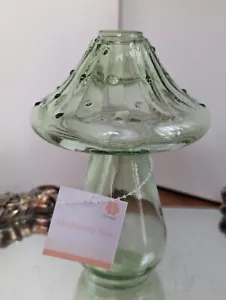 Vaso con boccioli di funghi in vetro verde pallido figurativo 2024-nuovo con etichette-alto 5,75" - Foto 1 di 5