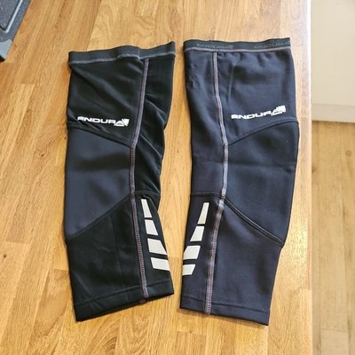 Endura FS260 fleece knee warmers worth £35.99. Mens S-M - Image 1 of 4