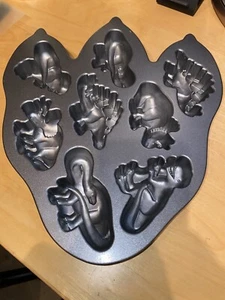 Nordic Ware Dinosaurier Muffin/Cupcake Backform Aluminium - Bild 1 von 2