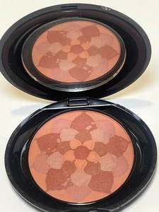 Blush in polvere Signature Club A FRESH CUT FLOWERS .28 oz/8 g MADE IN ITALY - Foto 1 di 3