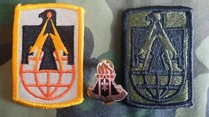 US ARMY~11th CORPS SIGNAL BRIGADE~SHOULDER PATCHES/S.S.I.+ENAMEL CREST/D.U.I.~ - Picture 1 of 8