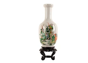 Un jarrón de porcelana china, estilo verde familiar, China, 2. H. 20. Jh.  - Imagen 1 de 11