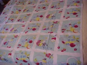 Tovaglia vintage con cesti di frutta - Foto 1 di 3