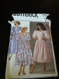 Butterick 3528 Wickelkleid mit angedeutetem Rücken Größe 6-10 ungeschnitten  - Bild 1 von 2