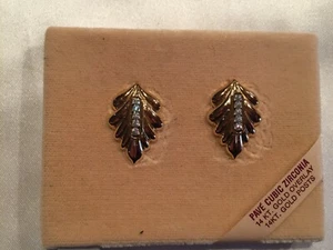 Nuevos Pendientes AMCO Hoja Circonita Cúbica Oro Amarillo 14K Superposición Postes Oro 14K - Imagen 1 de 3