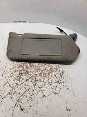 Viseira solar direita passageiro com iluminação compatível com 00-05 IMPALA 1042516 - Imagem 1 de 4