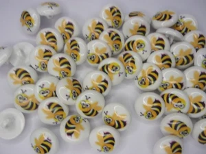 50 Picture Shank Buttons 15mm Happy Bee Baby Children Sewing Knits Q83 - Picture 1 of 2