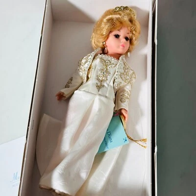 Boneca comemorativa de aniversário 9" Madame Alexander princesa Diana # 22500 - Imagem 1 de 4