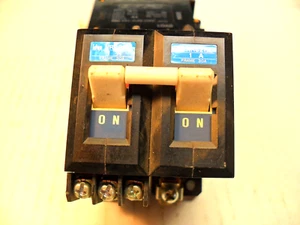 idec NRC 211L - 2-Pole Circuit Breaker Max V 250V - 1A - Picture 1 of 3