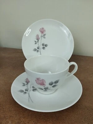 Vintage Royal Doulton 'Pillar Rose' Pattern, Tea Cup, Saucer & Plate Trio TC1011 - Image 1 of 4