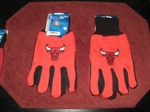 TWO (2) PAIR OF CHICAGO BULLS, SPORT UTILITY GLOVES FROM FOREVER COLLECTABLE Cover